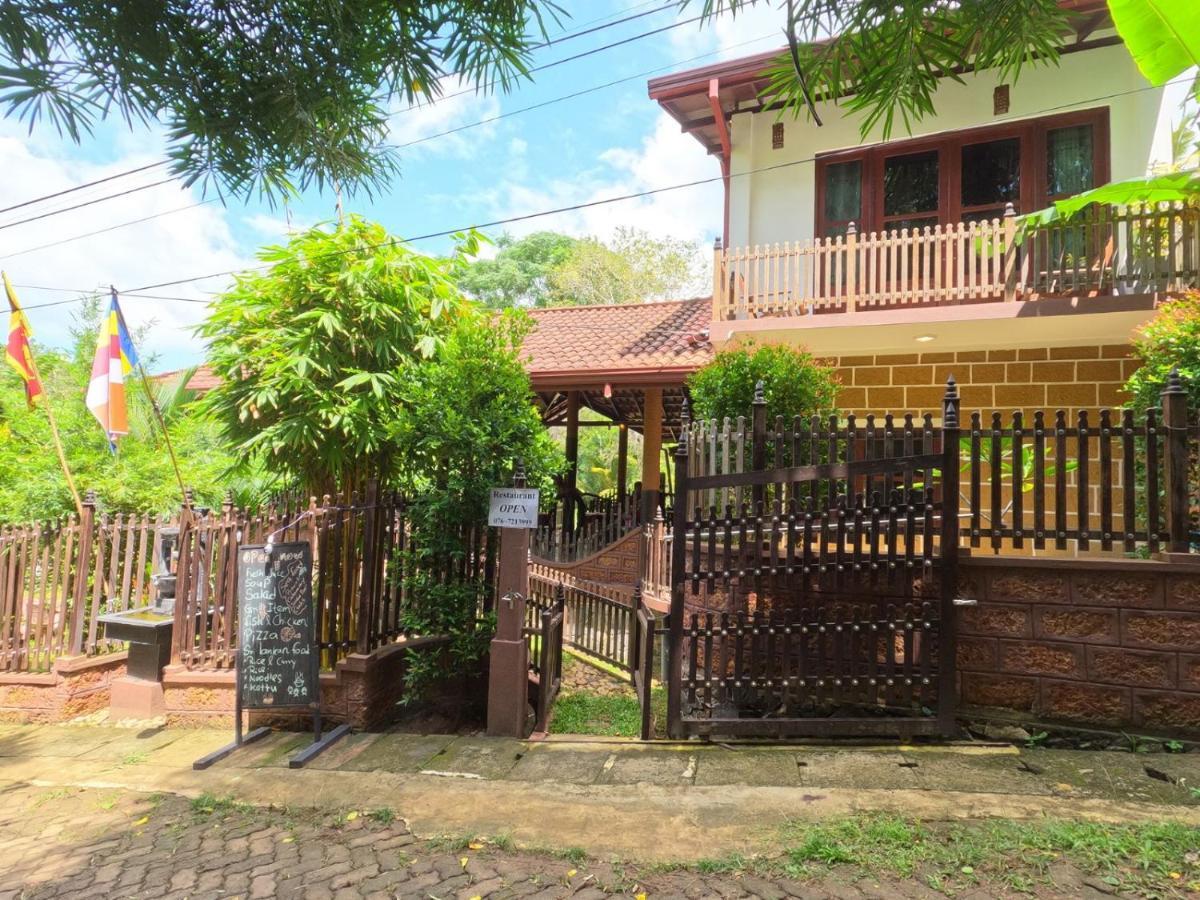 Loveena By H.S. Restaurant & Guest Tangalle Extérieur photo